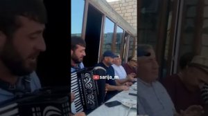 Сиражутдин Абдуллаев в кругу друзей. Хорошая даргинская песня 👍👏🔥