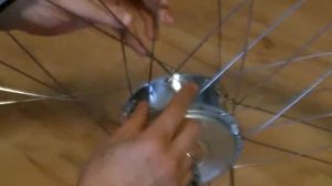 Установка мотора-колеса на обод, ремонт и замена спиц на электровелосипедах.