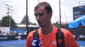 «60 секунд паузы в такую погоду – издевательство». Медведев – о стартовой победе