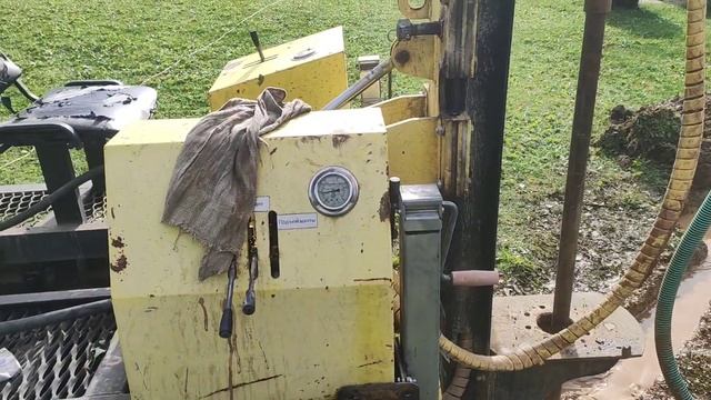 Скважина на воду самоходной буровой установкой смотреть онлайн