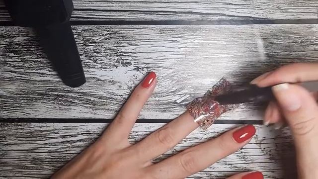 Дизайн фольгой и стразами/Маникюр обычным лаком