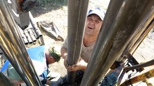 Обсадка скважины пластиковой трубой (Этап 3)