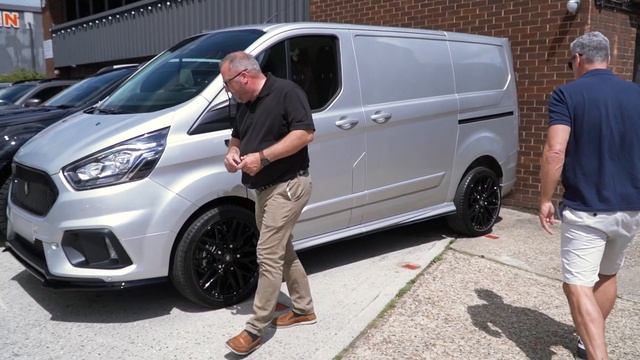 Collecting A Brand New 2022 Deranged Transit Custom R+ смотреть онлайн