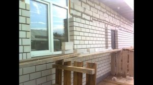 Облицовка силикатным кирпичом одноэтажного дома.