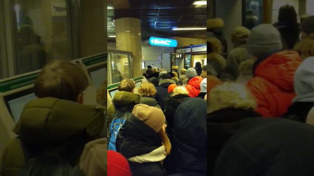 пробка на входе в метро "Канал Грибоедова" Петербург смотреть онлайн