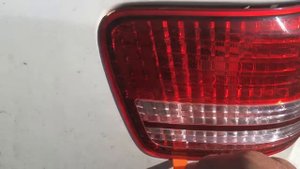 Снимаем задний поворот-стопсигнал-габарит на TOYOTA MARK II QUALIS