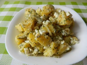 КАРТОФЕЛЬНЫЙ САЛАТ С МАРИНОВАННЫМ ОГУРЦОМ И ЯЙЦОМ