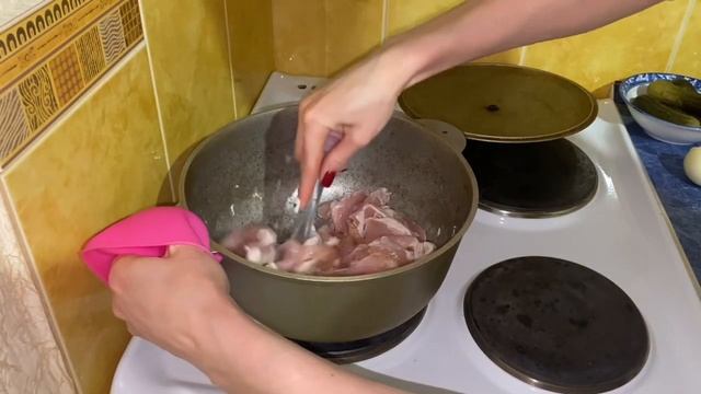 Азу по-татарски из курицы с солеными огурцами и картошкой // облегченный, быстрый и полезный рецепт смотреть онлайн