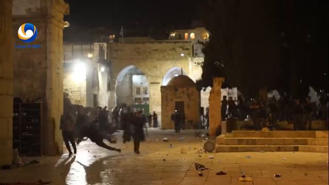 Жаркий намаз в Аль-Аксе смотреть онлайн