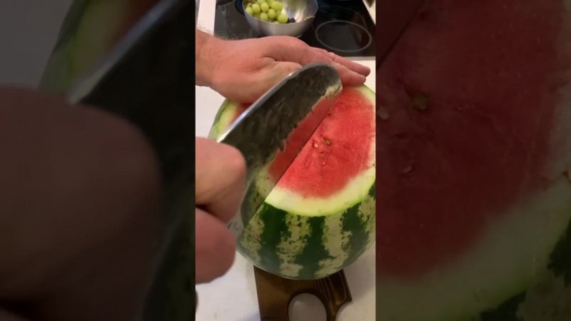 Сладость Лета: Разрезаем Арбуз! | #арбуз #лето #сладость | Summer Sweetness: Cutting a Watermelon!