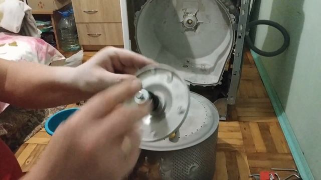 Ремонт стиральной машинки - Замена фланцев барабана стиральной машины Whirlpool awe 6519/p Часть1
