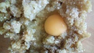 Оладьи из баклажанов и лука