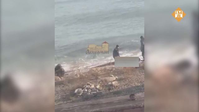 Труп у морі смотреть онлайн