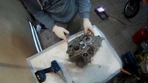 Разборка движка КТМ sx 250 F 08г Ч 3