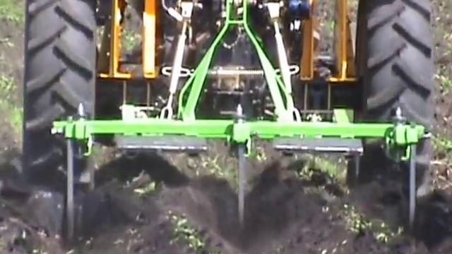 "Окучивание картофеля минитрактором Dong Feng DF окучником на базе картофелесажалки" смотреть онлайн