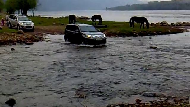 Great Wall Hover'ы форсируют реку