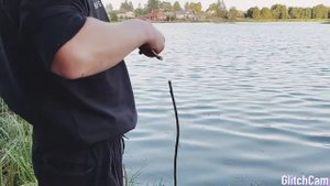 делаем самодельную закидушку и ловим рыбу