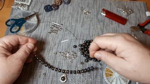 Мк.Для начинающих,делаем вместе бусы на мемори проволоке с памятью.
