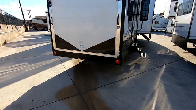 Продолжаем смотреть Дома на колёсах. Этот не понравился. смотреть онлайн