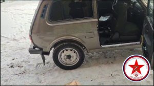 Грузим в машину для дисантников гуманитарную помощь (2401)