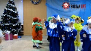 Танец детей 3 лет на песню "Кап, кап, кап, дождик пошел" тучка