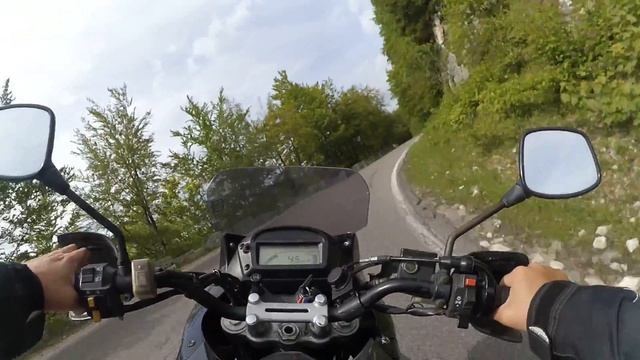Riding a Suzuki XF650 Freewind through beautiful romanian landscapes (part 2) смотреть онлайн