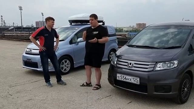 HONDA FREED SPIKE Гибрид vs Бензин смотреть онлайн