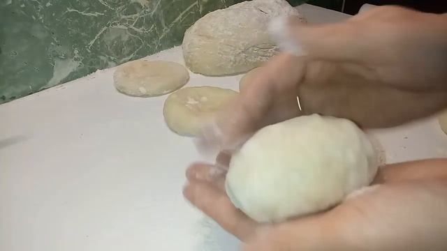 Пирожки с РИСОМ,ЯЙЦОМ и ЗЕЛЁНЫМ ЛУКОМ! Простой и вкусный рецепт! + красивое оформление! (720p).mp4