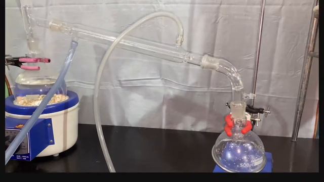 How to make distilled water? @LiThAlLAB #distillation #distilledwater #chemistry #condenser #abc смотреть онлайн
