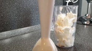 КАК СДЕЛАТЬ ВАНИЛЬНЫЙ МОЛОЧНЫЙ КОКТЕЙЛЬ! СПАСЕНИЕ ОТ ЖАРЫ! ЛЕГКО и БЫСТРО!