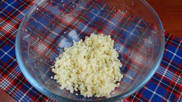 Рыбные кнели с кус-кусом и зеленым луком
