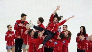 Евгения Медведева обиделась на Алину Загитову после ее победы в команде "Красной машины"