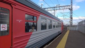 Электропоезд ЭТ2М-108 на платформе Моссельмаш