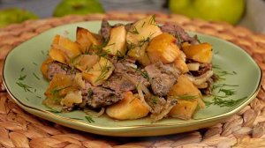 Изысканное сочетание, простое приготовление.
КУРИНАЯ ПЕЧЕНЬ С ЯБЛОКАМИ В ДУХОВКЕ