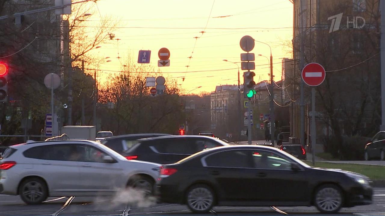Сменить летнюю резину на зимнюю призвали автомобилистов власти в Москве