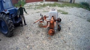 Трактор МТЗ 80 с коммунальная щеткой