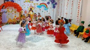 танец ягодки кокетки.3 года.