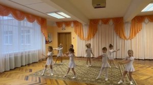 Классический поклон. Танцевальная разминка на месте.