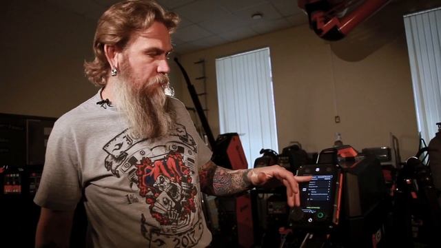 X8 MIG Welder для решения самых сложных задач промышленной сварки смотреть онлайн