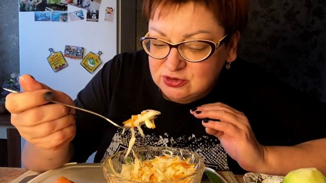 КАК Я ГОТОВЛЮ САЛАТ ИЗ ЗЕЛЁНОЙ РЕДЬКИ/Раз и два салат готов?/Просто,быстро,вкусно ?? смотреть онлайн