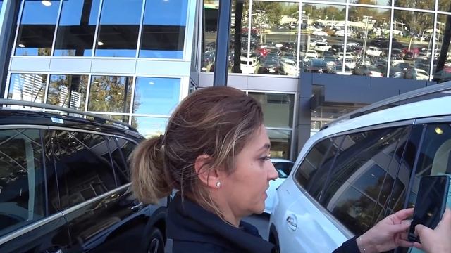 Мерседес, мне холодно. Заехали в дилершип прикрутить отвалившийся номерной знак смотреть онлайн