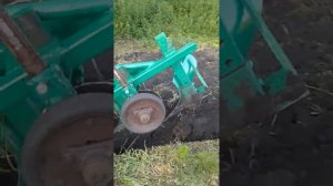 испытание двух корпусного плуга с отрезным диском.