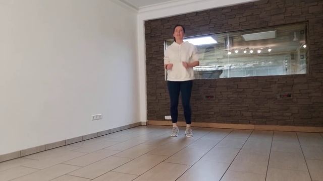 Легкая кардиотренировка дома под аффирмации для красоты и здоровья. Позитивная ходьба 10 минут