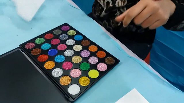 35 Color Pressed Glitter Palette смотреть онлайн