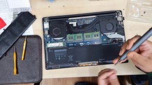 How To Replace Battery On Dell XPS 15 9560