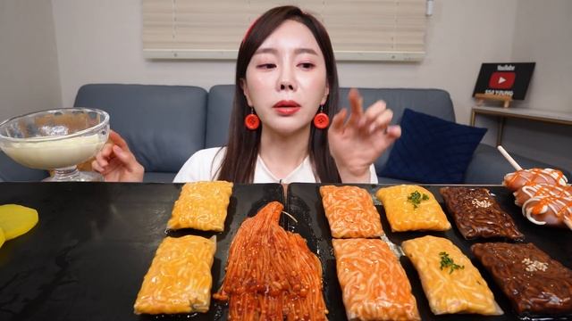 불닭쌈 파티 ? 불닭 팽이버섯 & 여섯가지 불닭볶음면 쌈 먹방 Korean Fire Noodle Wraps & Enoki Mushrooms Mukbang ASMR Ssoyoung смотреть онлайн