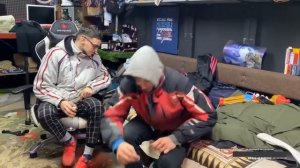 ? Штрэбух Отдыхает и набухивает красотку в гараже !