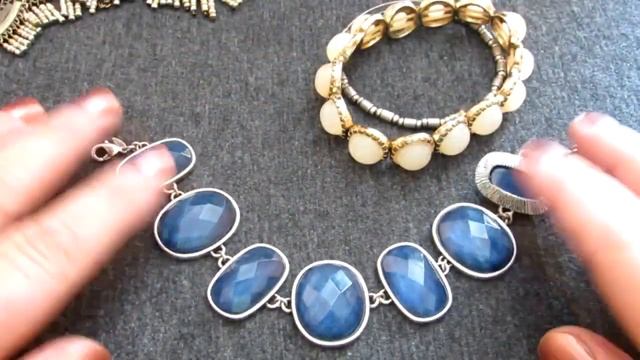 77. #Распродажа все по 400 рублей#броши#колье#браслеты#серьги смотреть онлайн