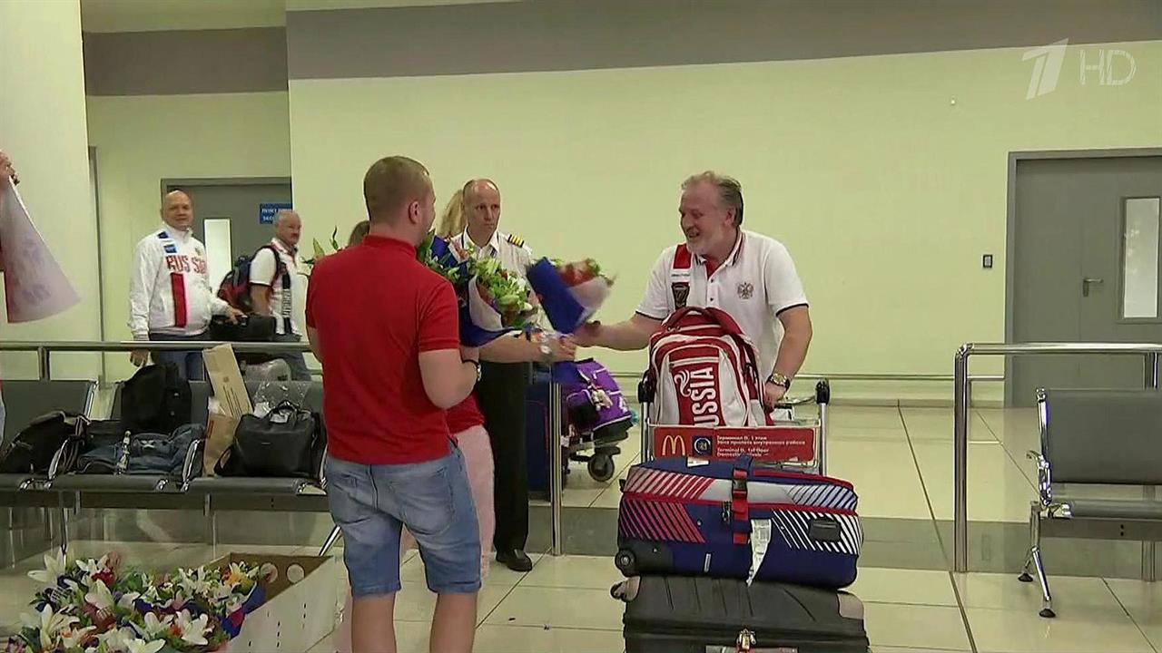 В Москве встретили триумфаторов чемпионата Европы - российских пловцов