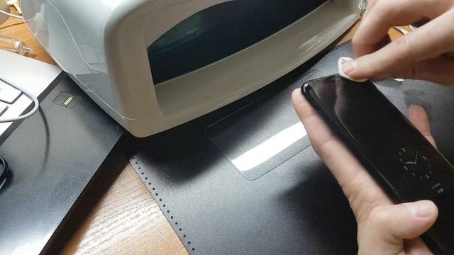 Клеим защитное стекло на Samsung S8 Plus при помощи LOCA смотреть онлайн